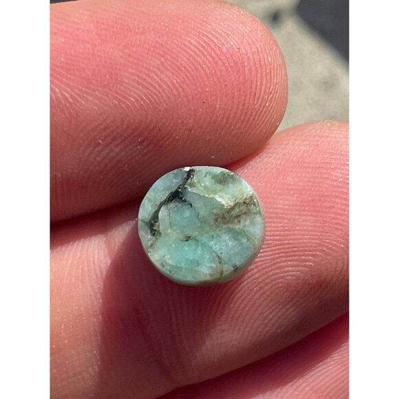 28.50cts Emerald Parcel - Custom Cut in display case - Picture 8 of 10